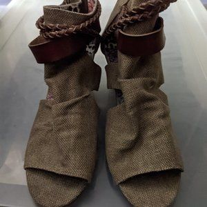 Blowfish Wedge peep toe Sandal